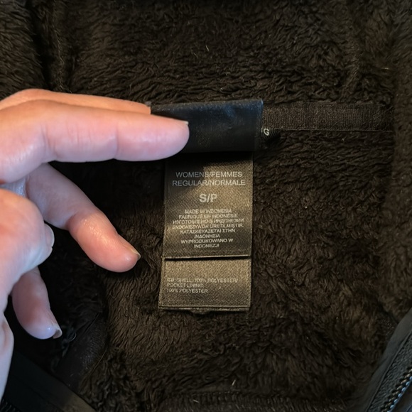 Fuzzy black zip up hoodie - Picture 5 of 6